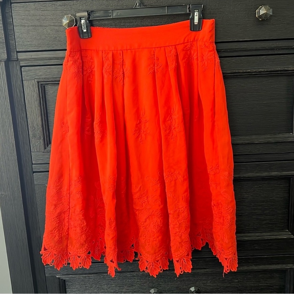 LIKE NEW Eva Mendes Pocketed Floral Embroidered Skirt - Red - Sz Medium